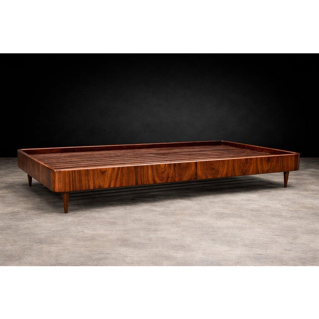 Giuseppe Scapinelli Floating Daybed in Solid Caviúna Wood With Off-White Alpaca Bouclé Upholstery, Brazil, 1950s For Sale - Image 10 of 17