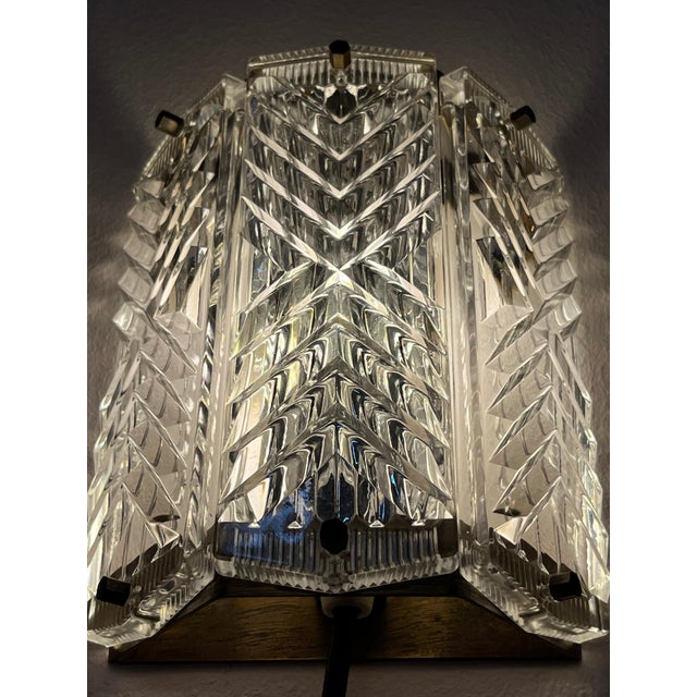 This Swedish wall lamp by Wiktor Berndt for Flygsfors is an absolute gem of Scandinavian mid-century design. It combines...