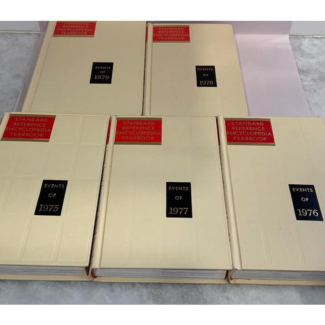 Mid-Century Modern Funk and Wagnalls Standard Reference Encyclopedia Yearbook 1975-1979 For Sale - Image 3 of 7