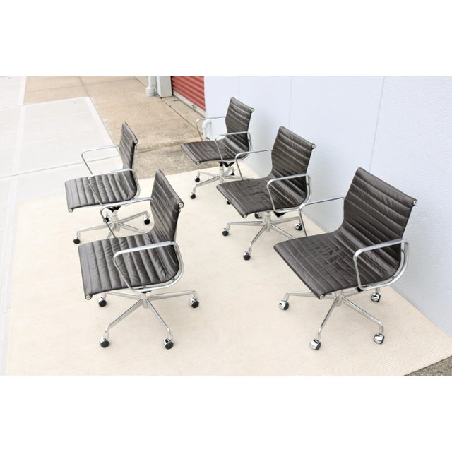 Mid-Century Modern Herman Miller Eames Aluminum Group Brown Leather Management Chair For Sale In New York - Image 6 of 13