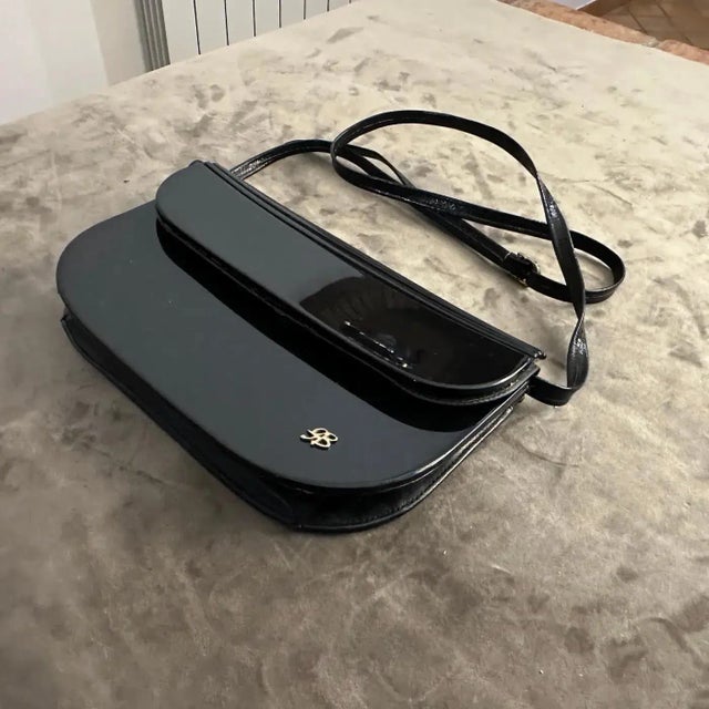 1950s Art Deco Blue Bakelite and Leather Italian Shoulder Bag For Sale - Image 4 of 9