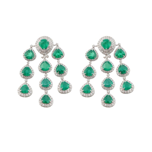 GW=25.080gm NW=19.266gm diamond = 5.70cts emerald heart shape=23.37cts These all are brand new pieces .