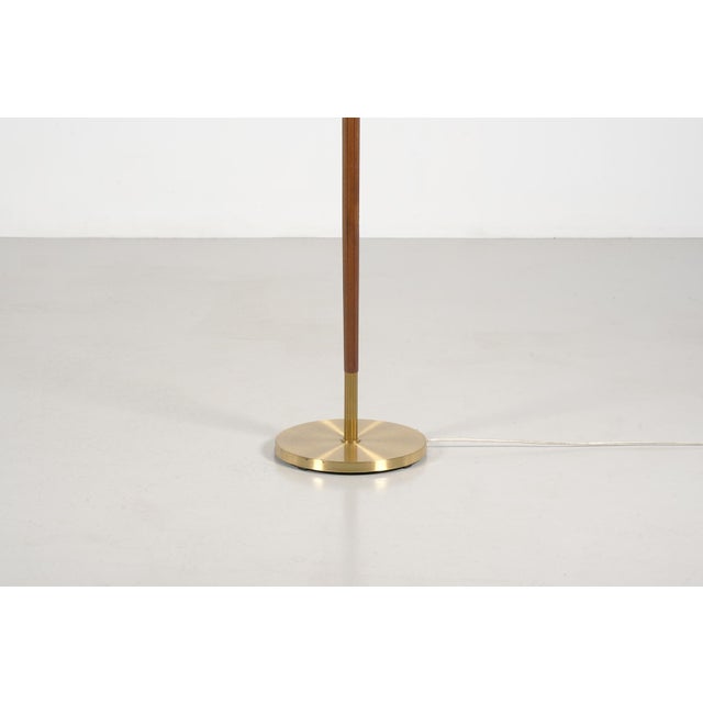 Wood Swedish Floor Lamp in Brass and Wood from AB Armaturhantverk, 1950 For Sale - Image 7 of 11