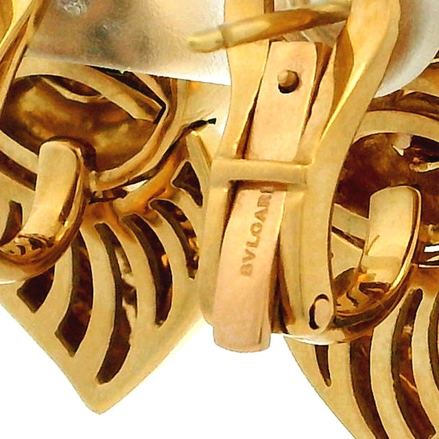 1980s Bulgari Puffy Gancio Link 18k Yellow Gold Earrings, Pair For Sale In Miami - Image 6 of 11