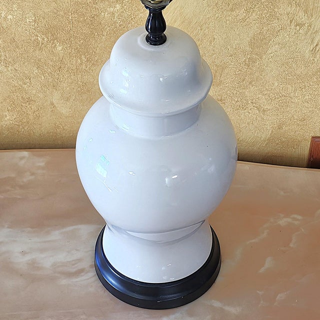 Vintage White Ceramic Chinoiserie Temple Jar Table Lamp With Black Base For Sale - Image 14 of 18