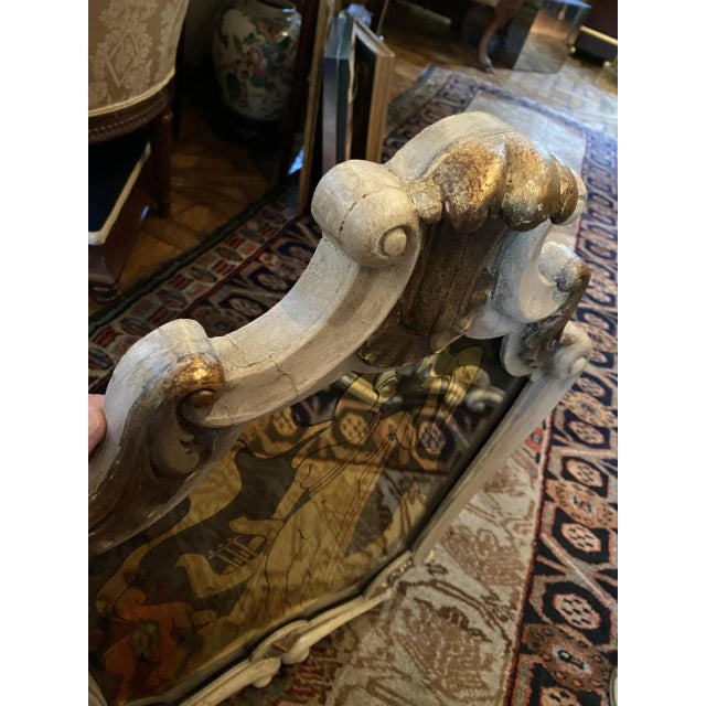 French Early 20th Century Maison Jansen Verre églomisé French Style Mid Century Carved Gilt Mirror For Sale - Image 3 of 11