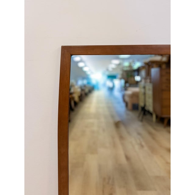United Furniture MCM Curved Walnut Mirror Vintage Mid-Century Bedroom Mirror For Sale In Tampa - Image 6 of 6