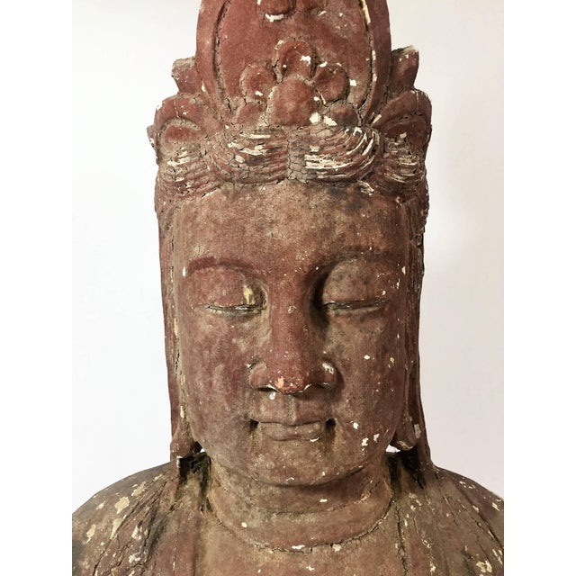 Very important bust of Boddhisattva Kwan yin in wood with a white slip covered with a red ochre chrome. Crowned with a...