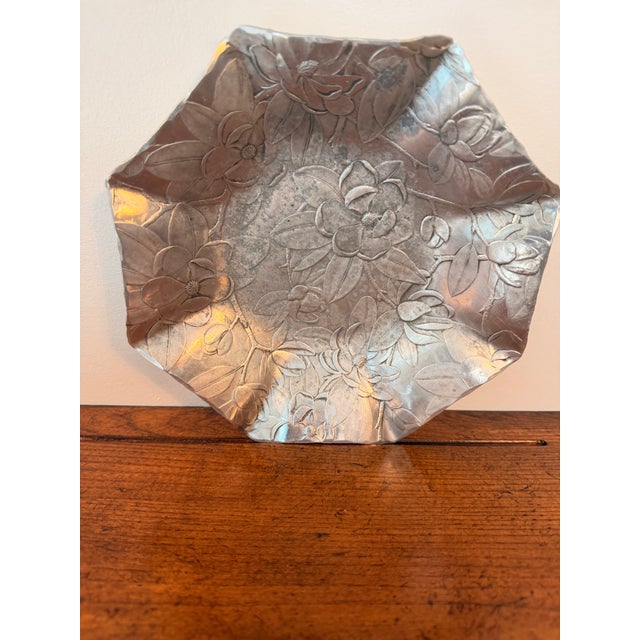 Vintage Wendell August Forge Hand-Hammered Aluminum Magnolia Serving Bowl – Grove City, Pa For Sale In Charleston - Image 6 of 9
