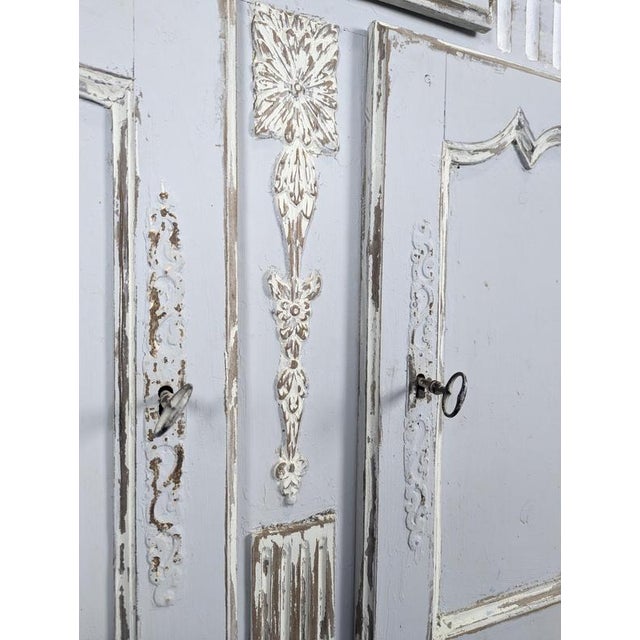 Gray Louis XV Style Buffet in Light Grey Patinated Oak with 2 Doors and Drawer For Sale - Image 8 of 11
