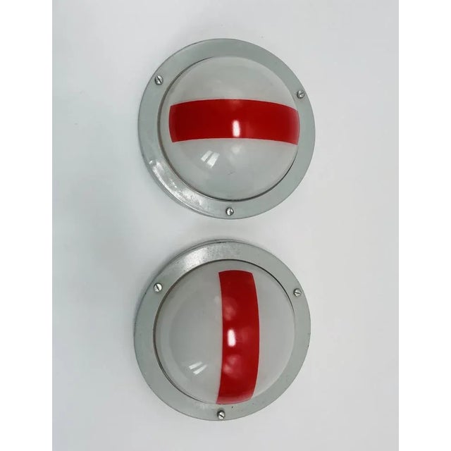 Wall light or ceiling light in metal painted in light grey and a thick glass dome with a red stripe, opaque therefore...