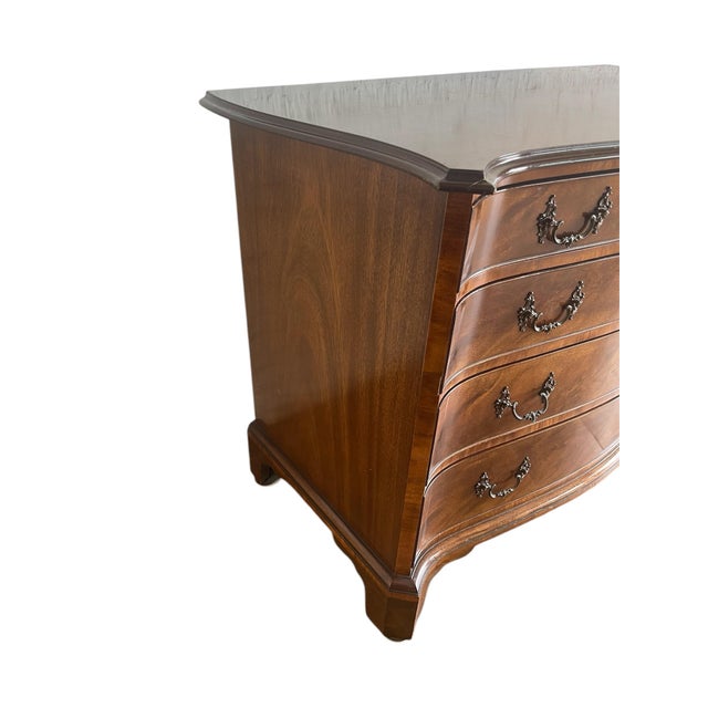 Old Colony Furniture 1950s Chippendale Style Serpentine Flame Mahogany Georgian Chest of Drawers Sideboard For Sale - Image 4 of 8