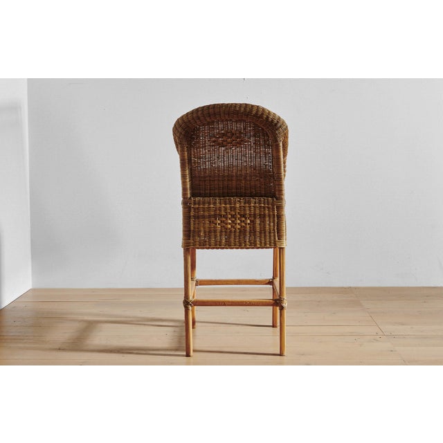 2020s Handwoven Malawi Cane Bar Stool in Classic Weave With White Linen Cushion For Sale - Image 5 of 7