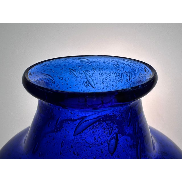 This impressive piece of Swedish glass art was created by the famous artist and designer Erik Höglund (1932-1998). It was...