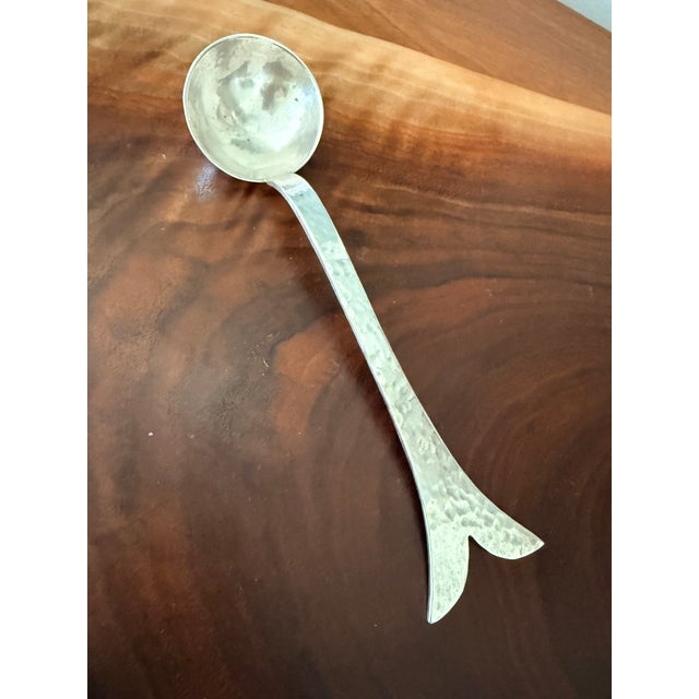 Contemporary 1990s Mariposa Brillante Hand Hammered Whale Tail Serving Ladle m.m. Evolução For Sale - Image 3 of 11