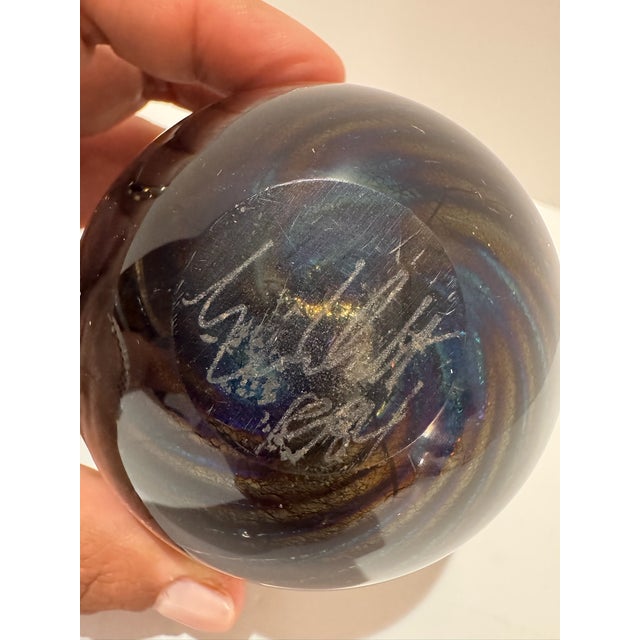 Robert Eickholt 1984 Signed Iridescent Art Glass Bud Vase Blue Purple Gold For Sale - Image 4 of 7