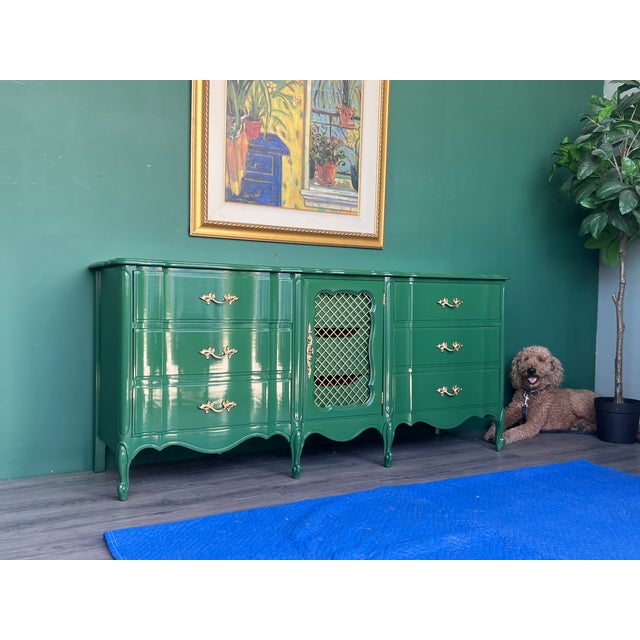 1970s French Provincial Green Lacquered Dresser of Nine Drawers For Sale - Image 13 of 16