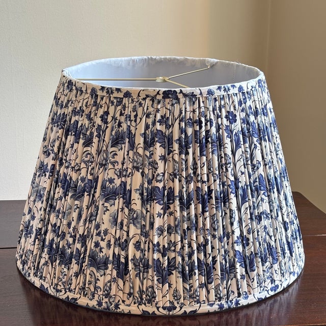 Vintage Blue and White Jacobean Style Floral Pleated Lampshade For Sale - Image 12 of 17