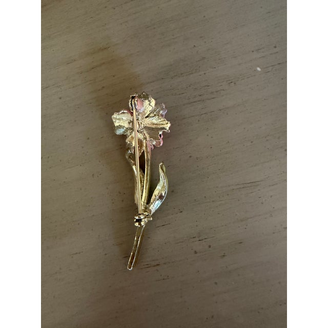 1960’s Vintage Enamel Flower Brooch For Sale - Image 4 of 6