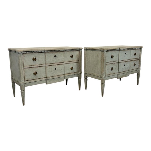 Gustavian (Swedish) Pair of 19th Century Gustavian-Style Chests of Drawers For Sale - Image 3 of 8