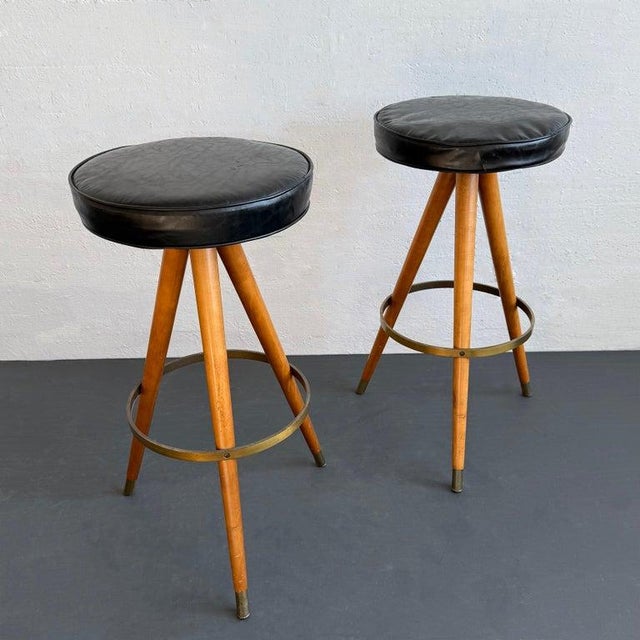 Mid-Century Modern Pair of Mid-Century Modern Bar Stools For Sale - Image 3 of 10