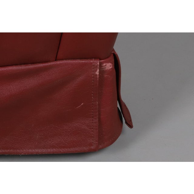 1930s Vintage Three-Seater Sofa in Oxblood Leather with Deep Buttoning, 1930s For Sale - Image 5 of 9
