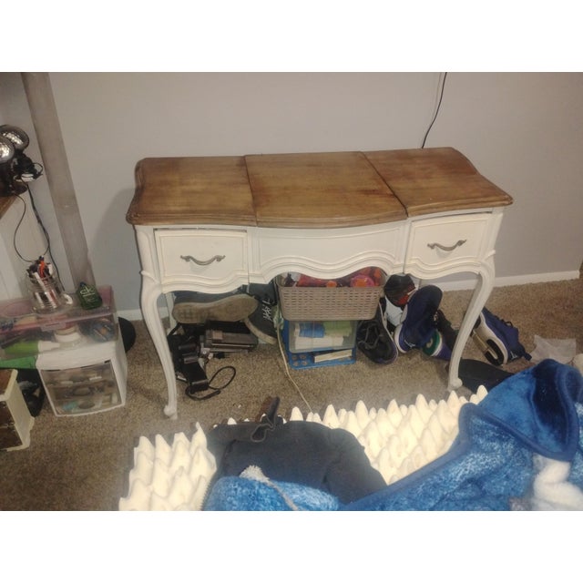 French Provincial 1940s French Provential Vanity With Mirror For Sale - Image 3 of 6
