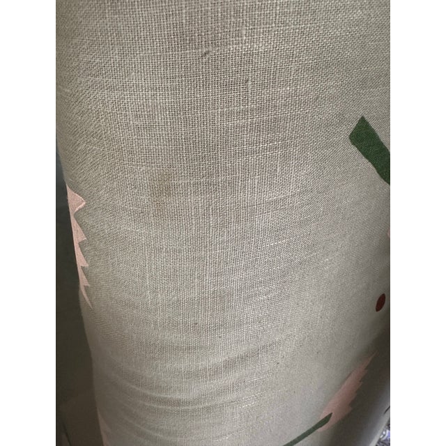 Traditional Vintage Waterfall Bench Reupholstered in Hand Printed Schumacher Fabric For Sale - Image 3 of 7