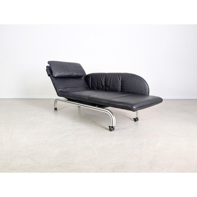 Two-Seater Chaise Lounge in Leather For Sale - Image 4 of 12
