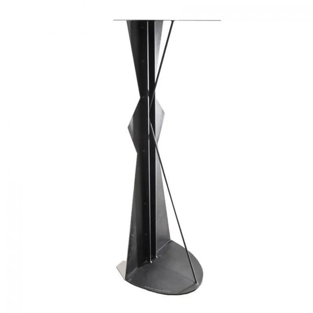 Metal vase holder from the "Lamiere Crude" series, part of the Post Design collection by Memphis Milano. The pieces in...