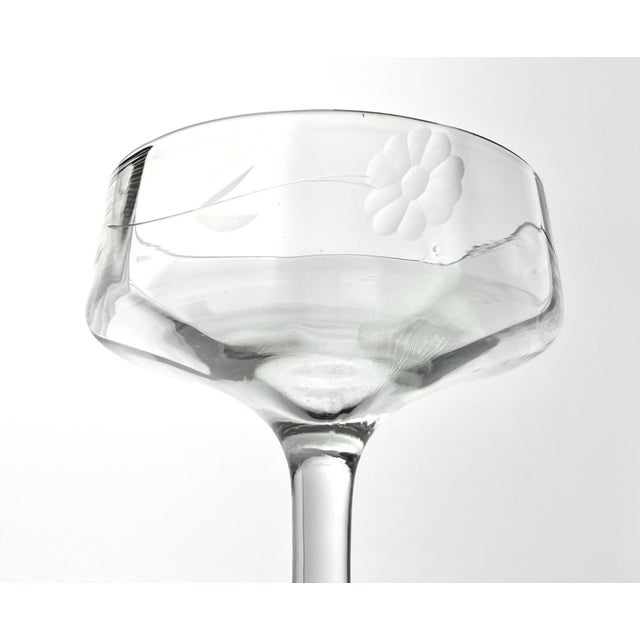 1940s 1940s Vintage Set of 7 Coupe Optic Etched Flower Champagne Glasses For Sale - Image 5 of 5