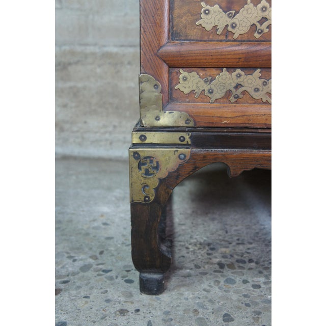 Brown Antique Korean Elm Brass Bound Bandaji Nong Tansu Scholars Chest Wedding Cabinet For Sale - Image 8 of 12