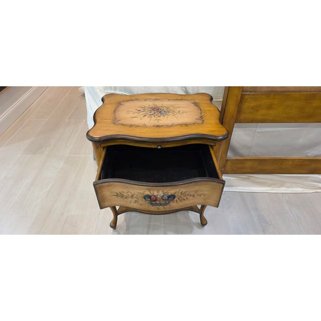 Late 20th Century Pair of French Provincial Style Nightstands by Butler Specialty Co For Sale In New York - Image 6 of 7