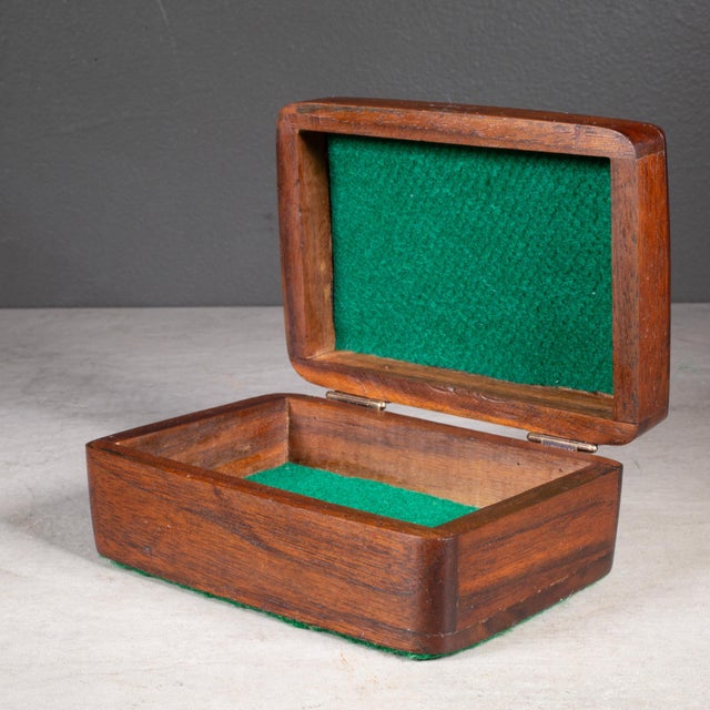 ABOUT Small Walnut trinket box lined with felt. Original felt on the bottom Shown with life size hand model for scale....