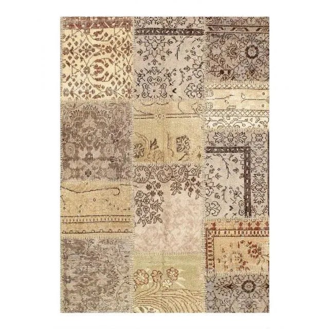The vintage patchwork design will give your home a sophisticated style. Contemporary design. 100% Lamb’s Wool. D07041