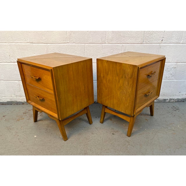 Unique Mid-Century Nightstands With Sculpted Pulls, A Pair For Sale - Image 4 of 10