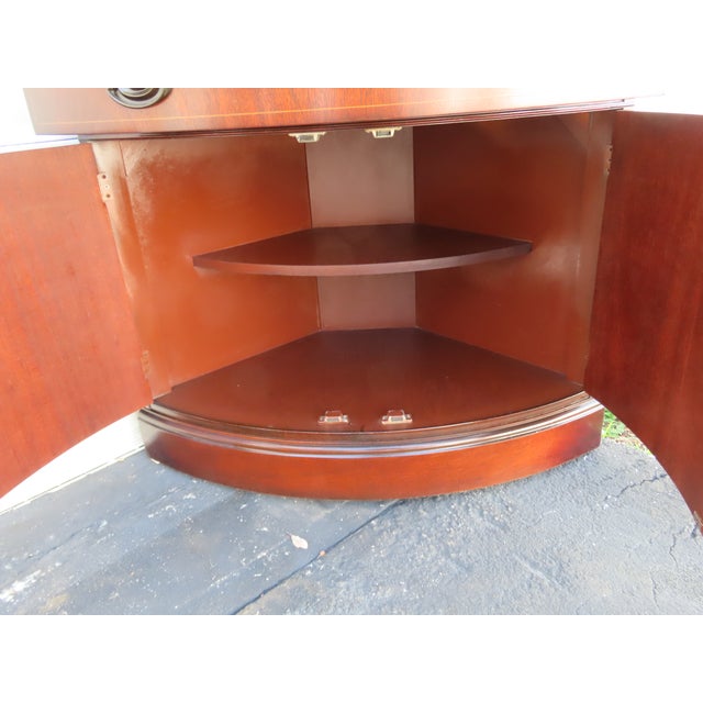 Bassett Mahogany Inlay Corner China Display Cabinet Cupboard 6913 For Sale - Image 10 of 18