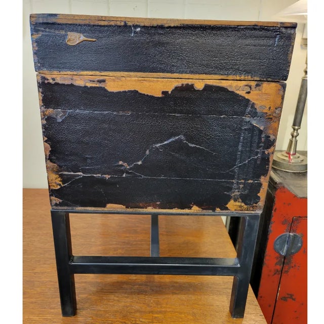 Chinese Antique Chinese Hand Painted Grooms Box. For Sale - Image 3 of 8