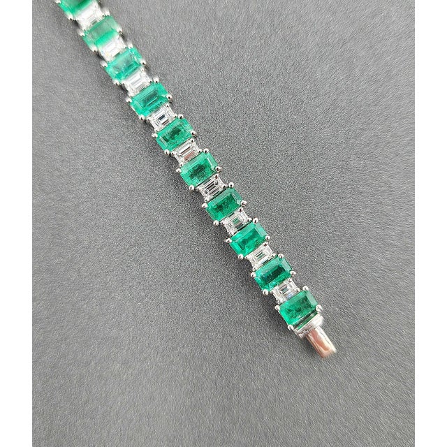 Early 21st Century 10.91 Ct Natural Emerald & Diamond Bracelet For Sale - Image 5 of 8