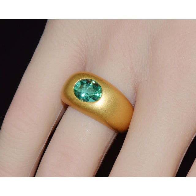 Early 21st Century Certified Natural 1.62cts Emerald Solid 18k 750 Gold Dome Signet Ring Band, Size 6.5 For Sale - Image 5 of 12