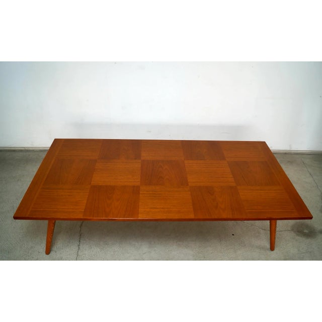 Vintage Midcentury Modern coffee table for sale. It was manufactured by Heggen in the 1960's, and is an original...