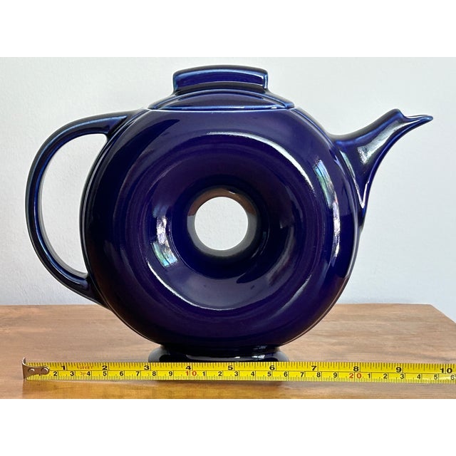 1950’s Hall China Company Made in the Usa Impeccable Iconic Vintage Cobalt Blue Doughnut Novelty Teapot For Sale - Image 16 of 18