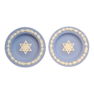 Pair Vintage Wedgwood Blue Jasperware 4.5" Pin Dishes Judaica Star of David Zion For Sale