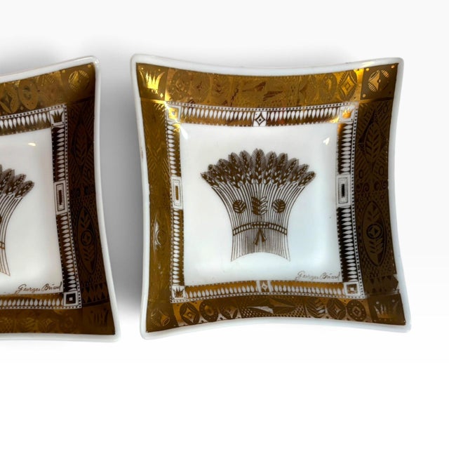 Georges Briard Mid-Century Modern Signed Georges Briard 22k Gold Wheat Sheaf Square Dishes - A Pair For Sale - Image 4 of 14