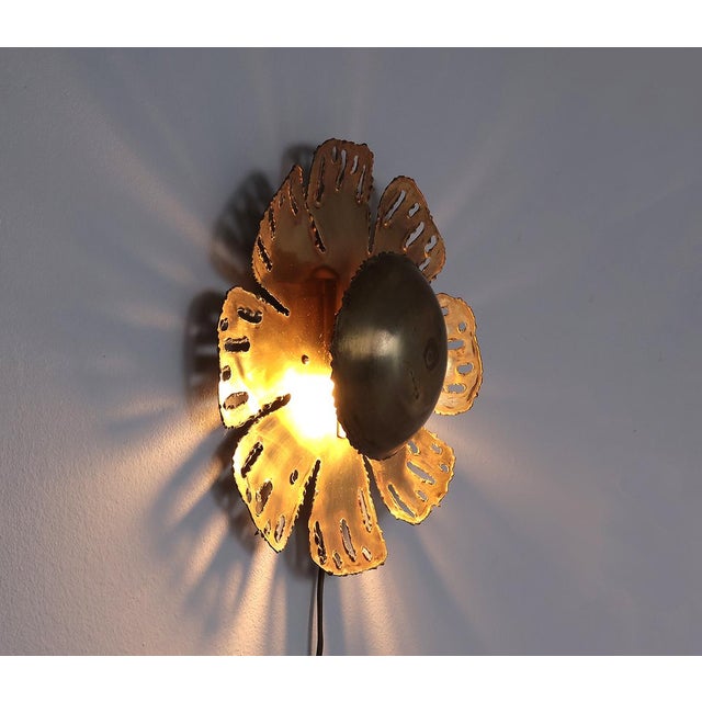 Brutalist Brass Flower Wall Lamp by Svend Aage Holm Sørensen for Holm Sørensen & Co, 1960s For Sale - Image 3 of 9