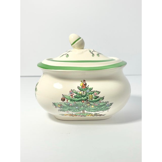Spode “Christmas Tree” 8-Piece Ceramic Dinnerware Serving Hostess Set For Sale - Image 9 of 12