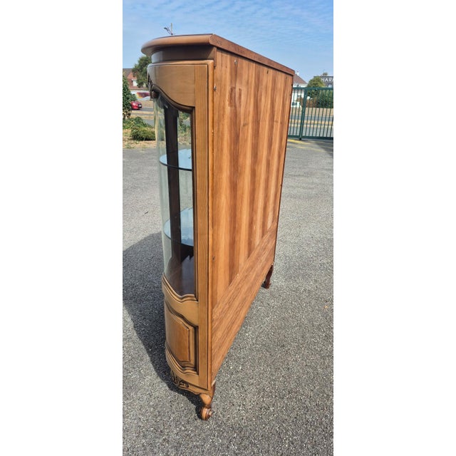 20th Century Louis XV Curved Cherrywood Display Cabinet, France, 1890s For Sale - Image 10 of 18