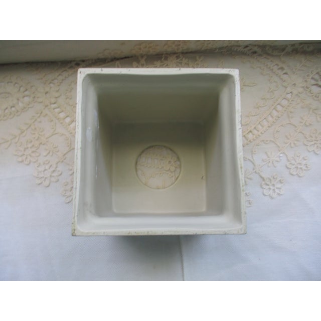 Vanilla Vintage Hollywood Regency Ornate Pearlize Faux Marble With Bronze & Silver Accents Tissue Cover For Sale - Image 8 of 8