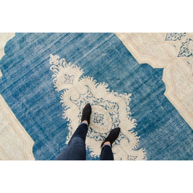 ✂ - - - - - m e a s u r e m e n t s: 9’6” x 13’1”, 289.6cm x 398.8cm, 53 Lbs C O L O R S Base: blue Accents: cream,...