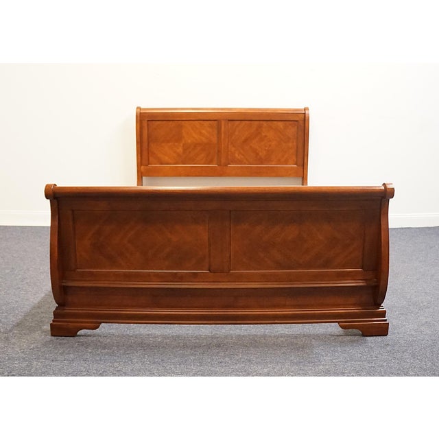 Traditional Collezione Europa Traditional Queen Size Sleigh Bed With Diamond Bookmatched Veneer - Cherry Finish For Sale - Image 3 of 8